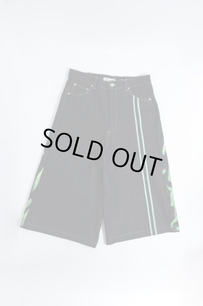 画像1: 【2月28日まで期間限定50%OFF】boys in the band別注　TENDER PERSON FLAME PATTERN  SHORTS　BLACK (1)